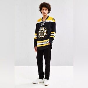 Reebok Boston Bruins NHL Hockey Jersey Black Yellow Mens Small